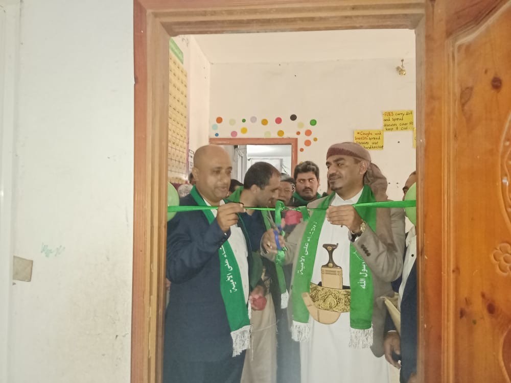 Gouverneur de Taiz Bajash inaugure l'exposition des produits des centres de formation des femmes