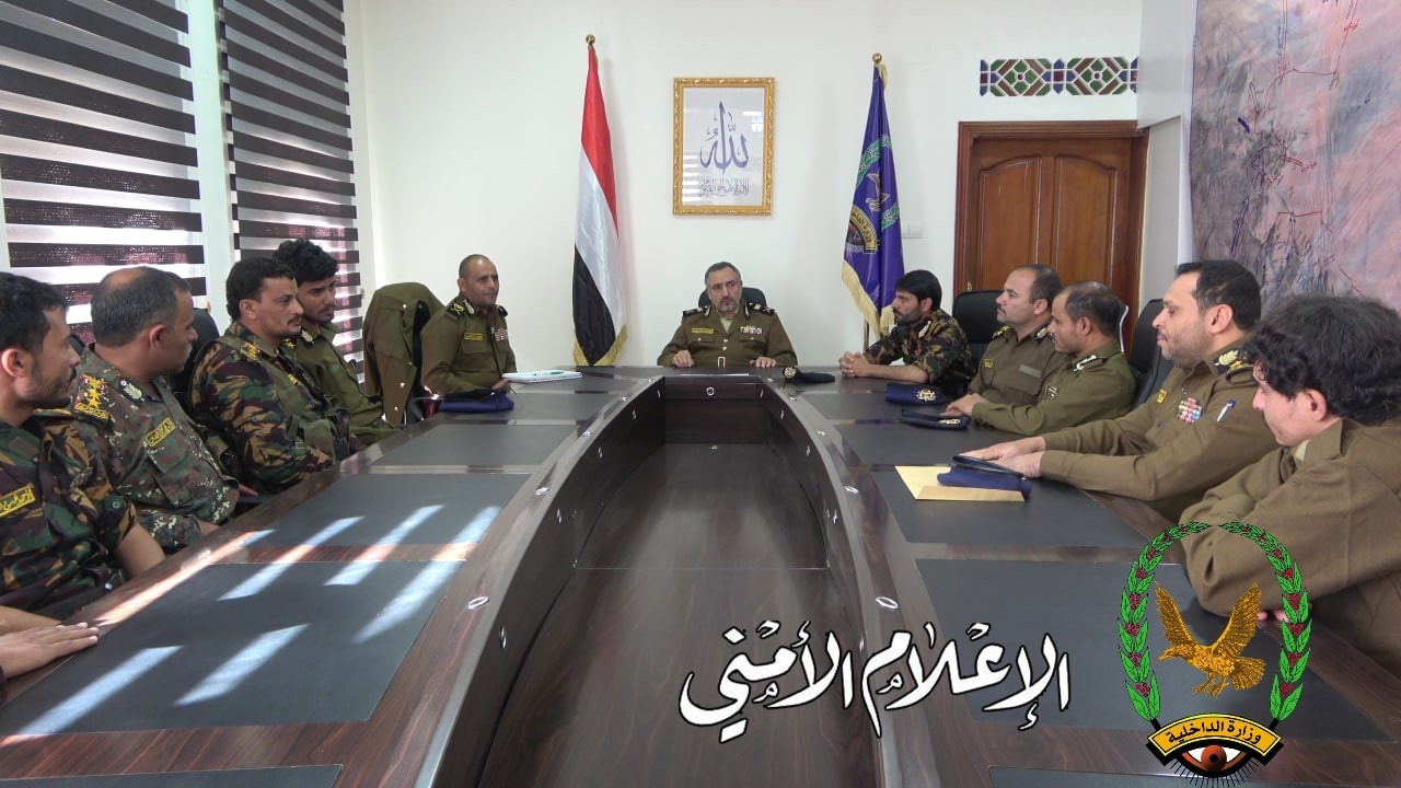 Der Innenminister leitet den Ausbau des Sicherheitseinsatzes in den befreiten Bezirken Shabwa und Marib