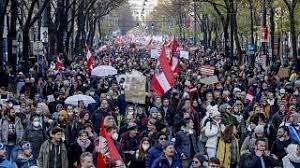 Manifestations continues dans plusieurs villes européennes contre de nouvelles restrictions pour contenir le virus Corona