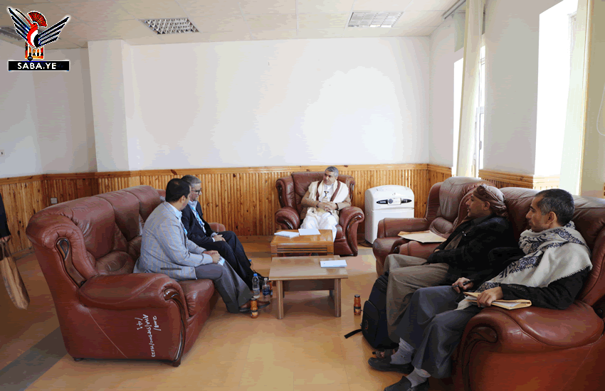 Tawoos bespricht mit dem Leiter des OCHA-Büros im Jemen die humanitäre Lage