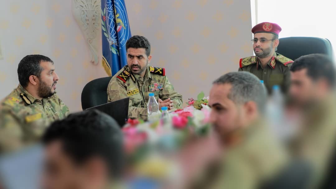 Le président Al-Mashat préside une réunion des dirigeants du Service de sécurité et de renseignement