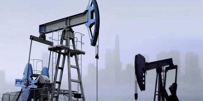 النفط يهبط أكثر من 5 دولارات مع بحث إدارة بايدن سحب جزء من الاحتياطيات
