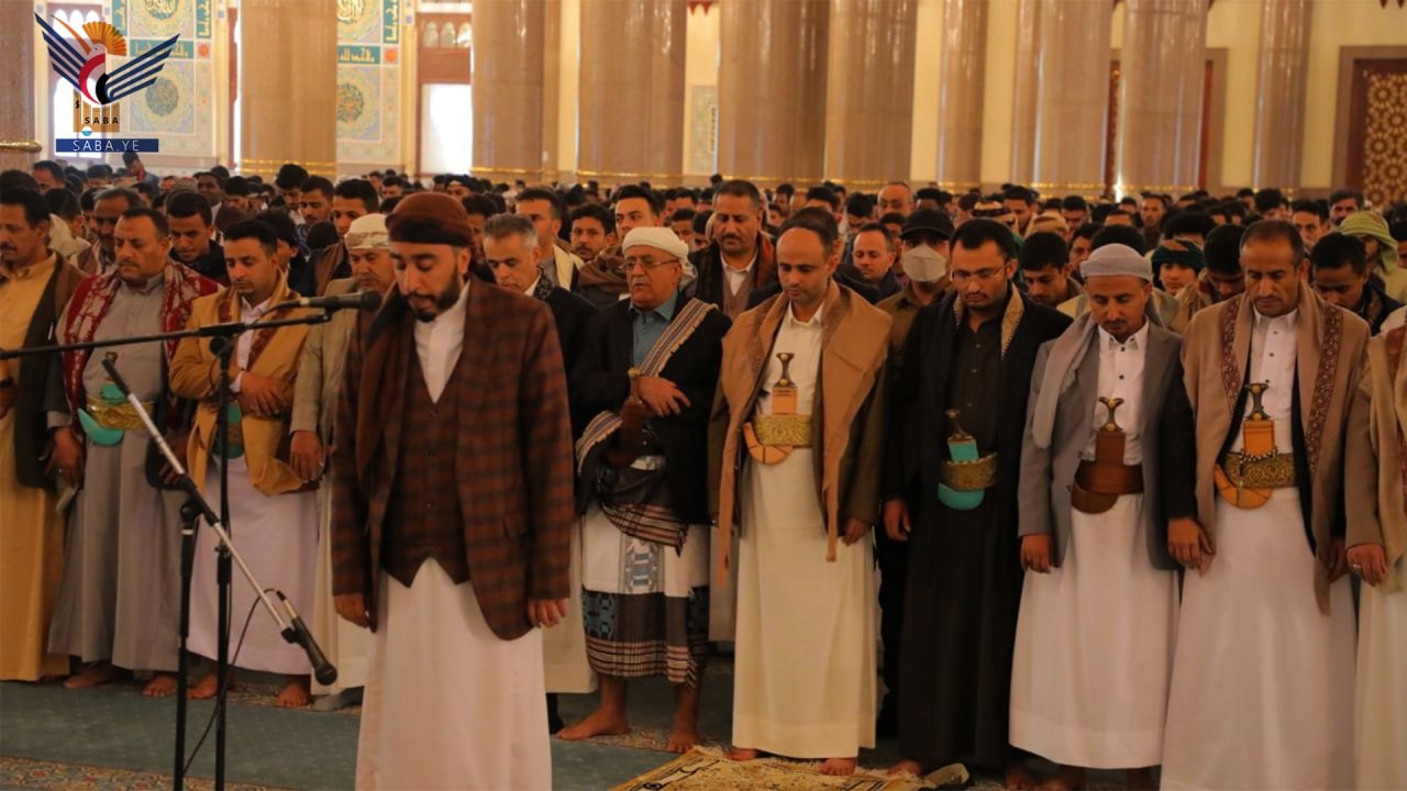 الرئيس المشاط يؤدي صلاة عيد الفطر بجامع الشعب بالعاصمة صنعاء الرئيس المشاط يؤدي صلاة عيد الفطر بجامع الشعب بالعاصمة صنعاء