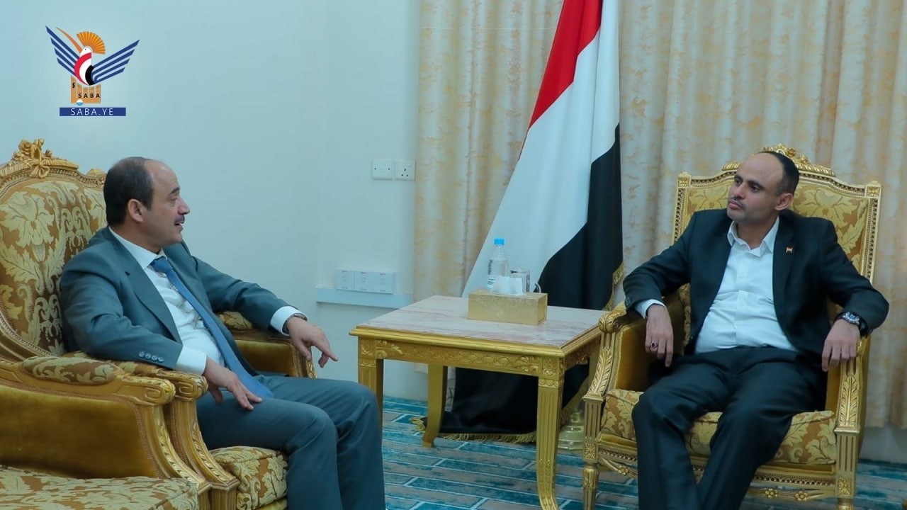 Le président Al -Mashat rencontre le ministre des Travaux publics et des routes