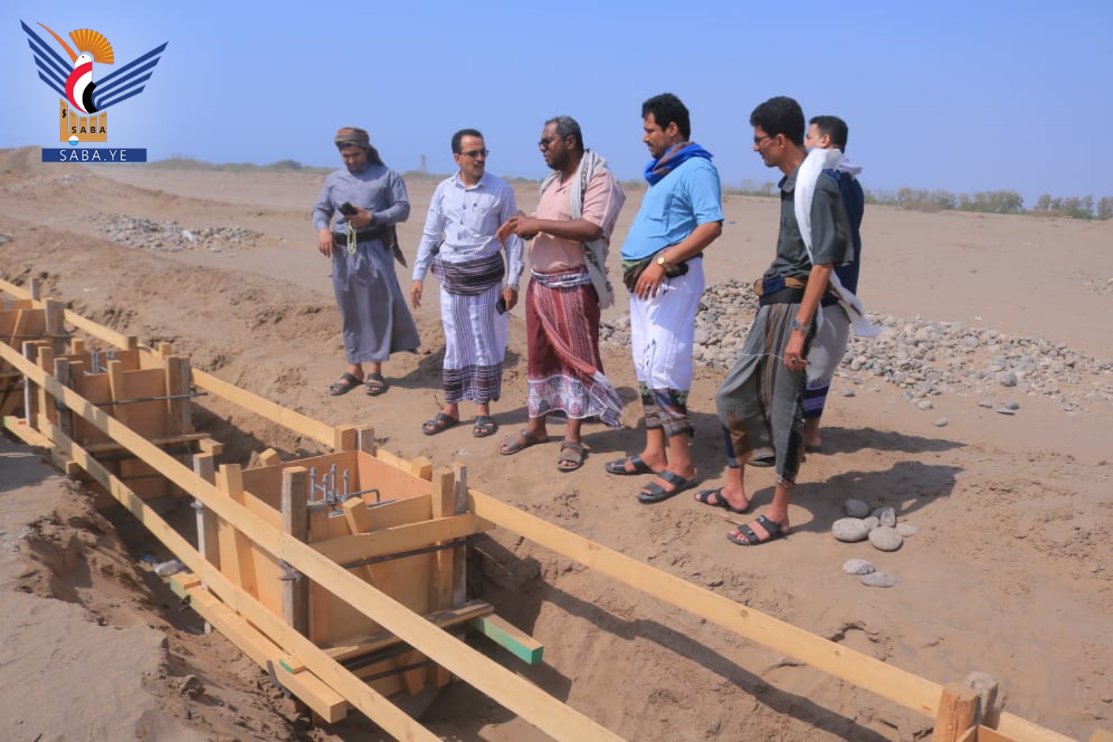 تفقد سير العمل بمشروع الطاقة المتجددة في المنطقة الصناعية بالحديدة تفقد سير العمل بمشروع الطاقة المتجددة في المنطقة الصناعية بالحديدة