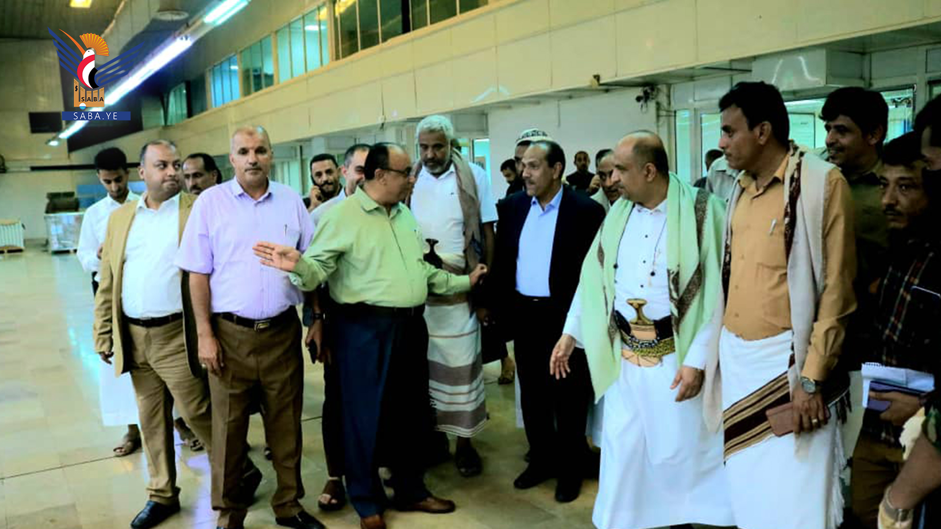 مقبولي والبخيتي وقحيم يدشنون ربط مصنع كمران بالتيار الكهربائي الحكومي مقبولي والبخيتي وقحيم يدشنون ربط مصنع كمران بالتيار الكهربائي الحكومي