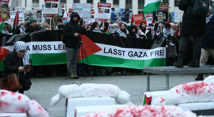 Pro-Palestine activists demonstrate around world Pro-Palestine activists demonstrate around world