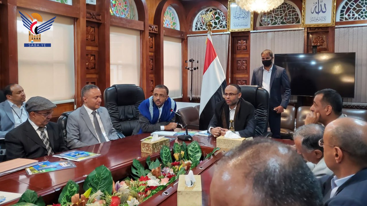 President Al-Mashat holds meeting with banking sector at Central Bank in Sana'a
