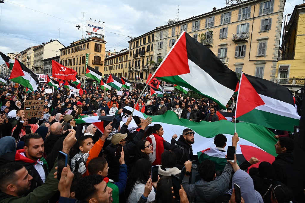 Italienische Unterstützer demonstrieren gegen zionistische Aggression gegen Gaza Italienische Unterstützer demonstrieren gegen zionistische Aggression gegen Gaza