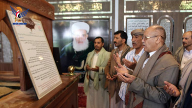 دستیار وزیر دفاع و تعدادی از رهبران از قبرستان شهدای شهر الصیفی و مرقد عالم سید بدرالدین الحوثی بازدید کردند