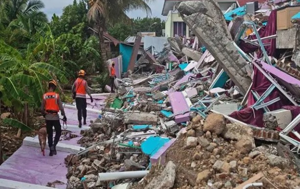 Erdbeben der Stärke 6,0 erschüttert die Provinz Maluku im Osten Indonesiens Erdbeben der Stärke 6,0 erschüttert die Provinz Maluku im Osten Indonesiens