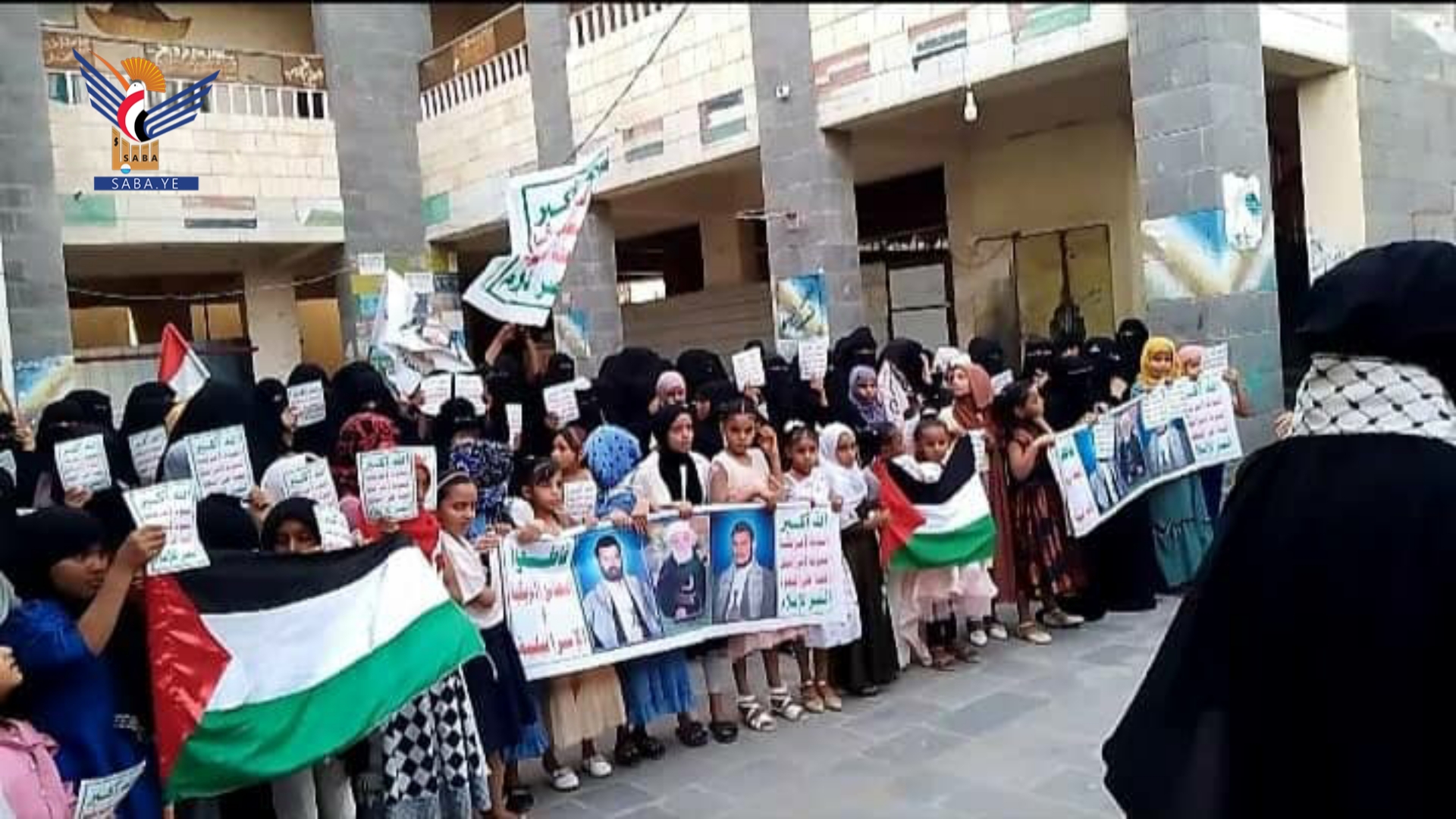 الحديدة.. وقفة نسائية في بيت الفقيه بذكرى مجزرة تنومة الحديدة.. وقفة نسائية في بيت الفقيه بذكرى مجزرة تنومة