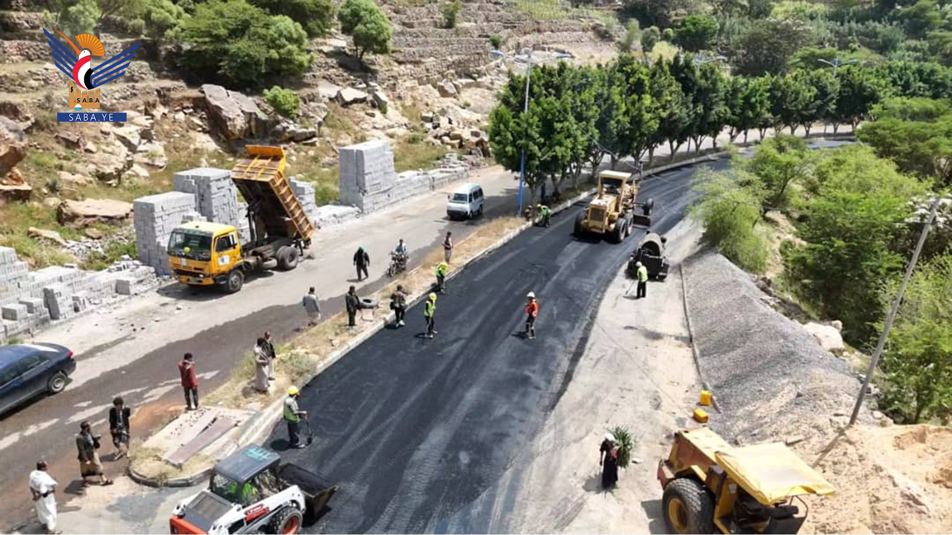 تدشين مشروع ترميم وسفلتة الخط الدائري الجنوبي بمدينة المحويت تدشين مشروع ترميم وسفلتة الخط الدائري الجنوبي بمدينة المحويت