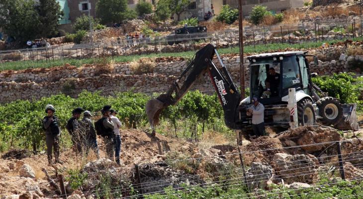 Enemy authorities notify demolition houses & structures southeast Nablus Enemy authorities notify demolition houses & structures southeast Nablus