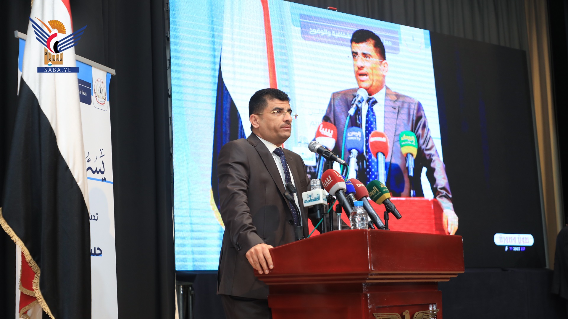 الدكتور أبو لحوم يدشن خدمة حساب المكلف الآلي وعدد من الخدمات الضريبية الإلكترونية الدكتور أبو لحوم يدشن خدمة حساب المكلف الآلي وعدد من الخدمات الضريبية الإلكترونية