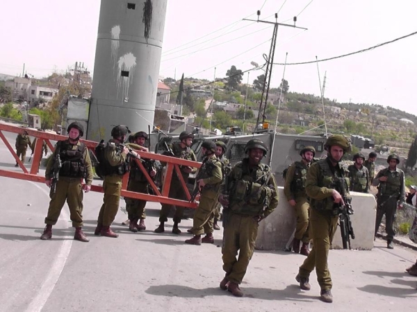 Israeli army escalates measures west Salfit, blocks gateways to province Israeli army escalates measures west Salfit, blocks gateways to province