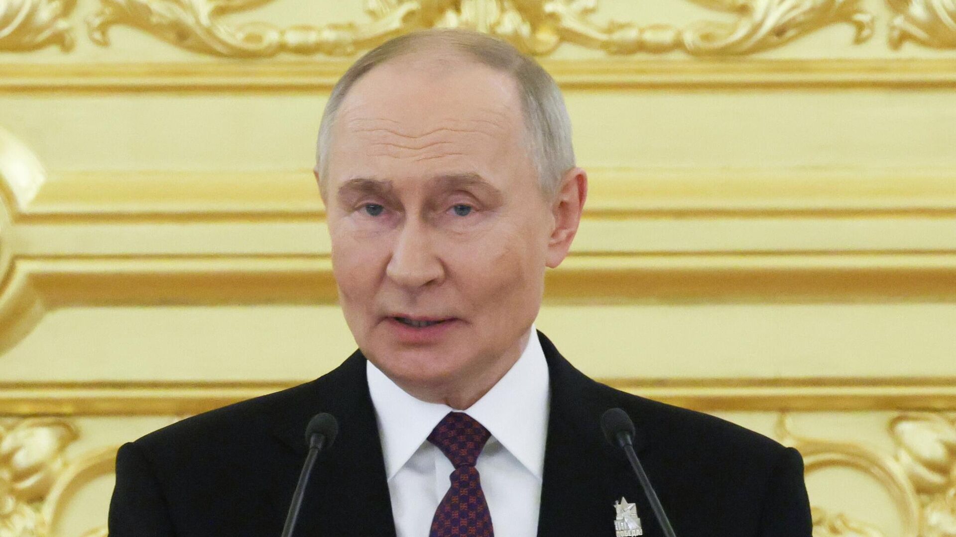 Putin suggests negotiations with Ukraine with no precondition Putin suggests negotiations with Ukraine with no precondition