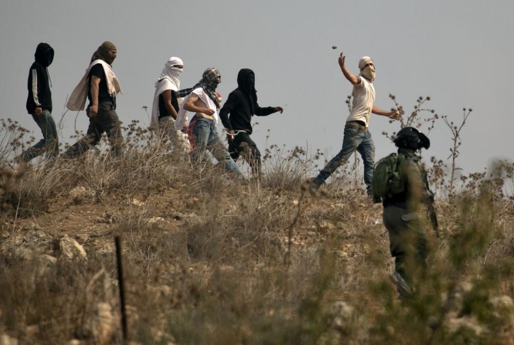 إصابة فلسطيني واعتقال آخرين إثر اعتداء مستوطنين بمسافر يطا إصابة فلسطيني واعتقال آخرين إثر اعتداء مستوطنين بمسافر يطا