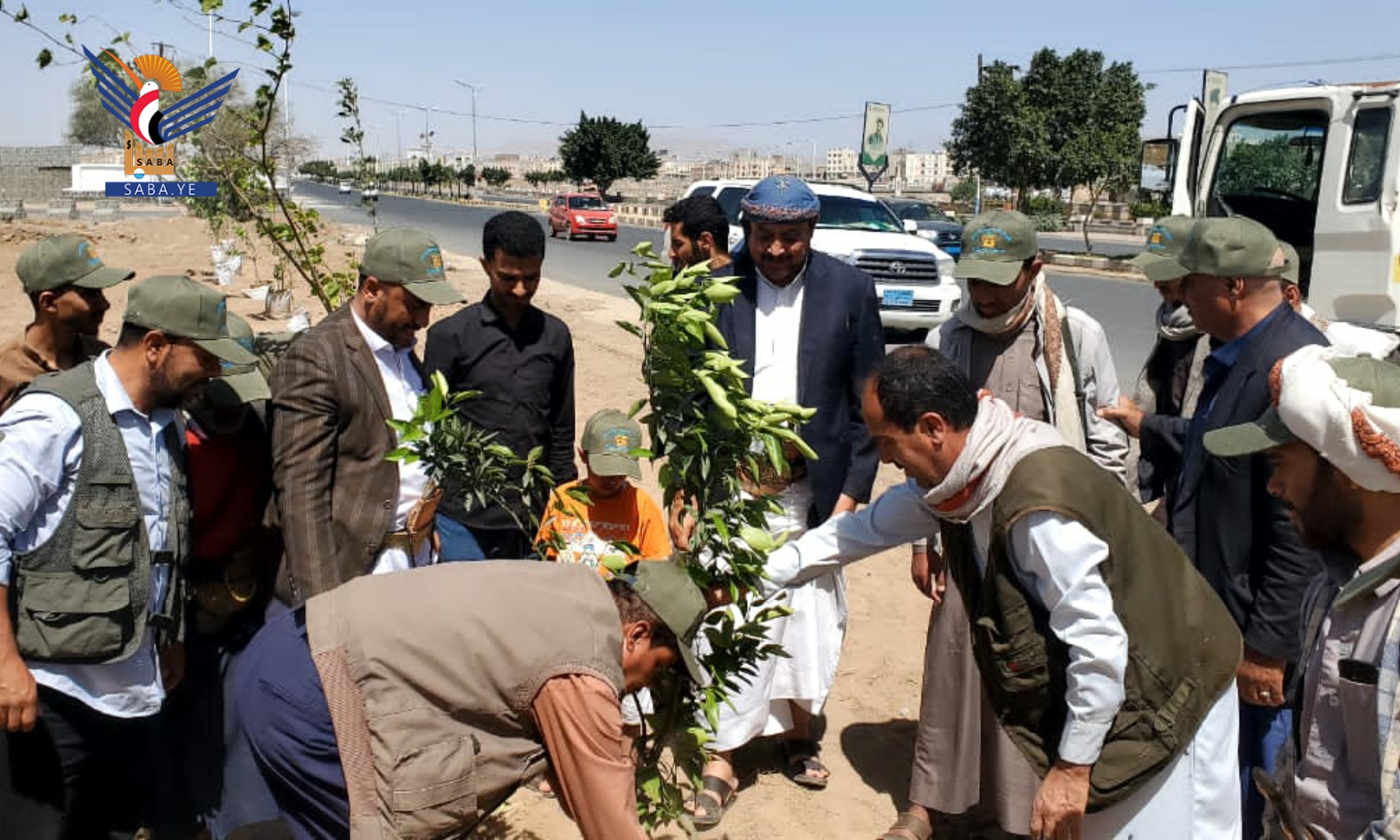 أمين العاصمة يدشن حملة تشجير الجزر الوسطية والمثلثات أمين العاصمة يدشن حملة تشجير الجزر الوسطية والمثلثات