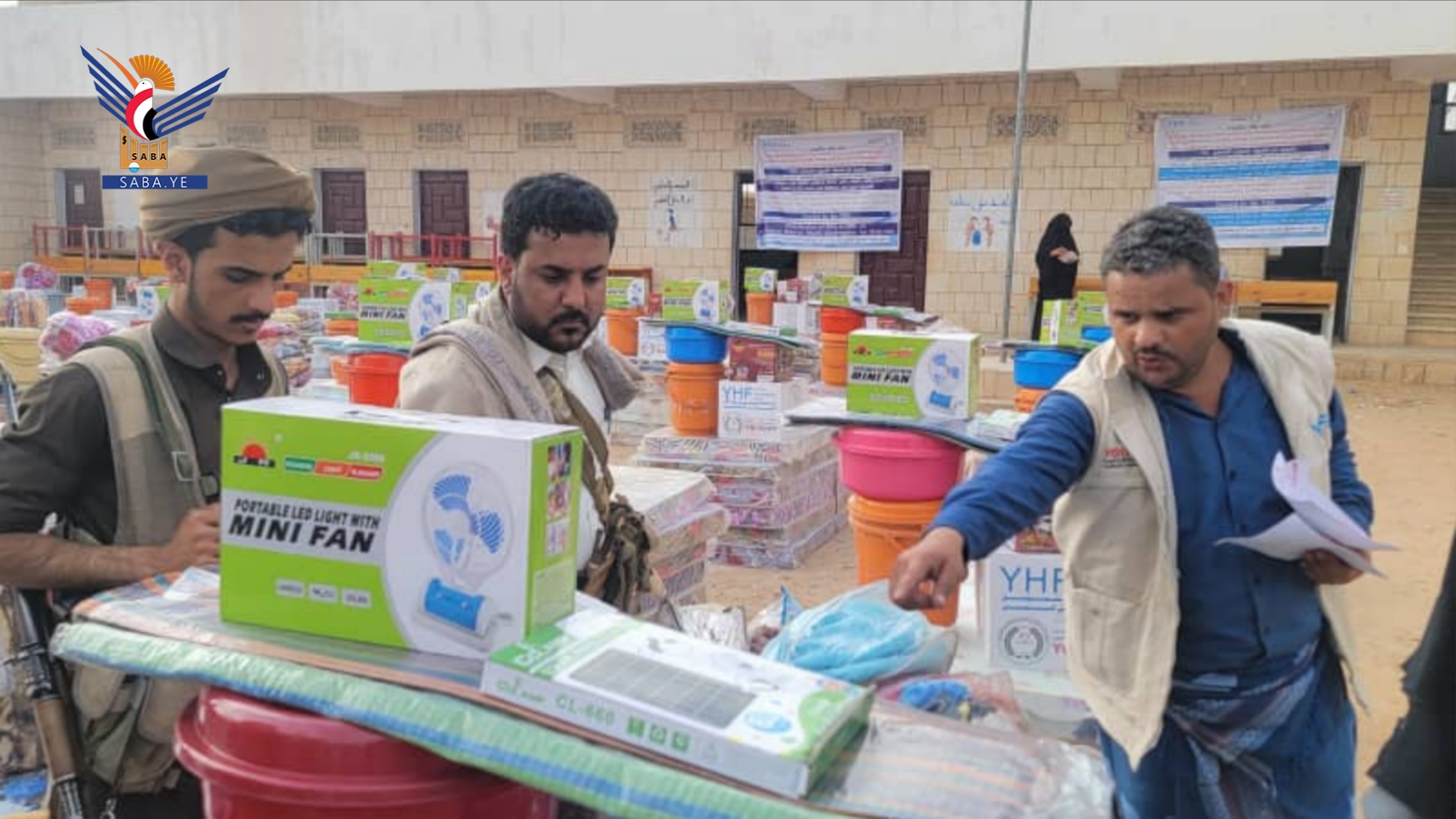 مأرب .. تدشين توزيع مساعدات إيوائية لـ 513 أسرة بمديرية مجزر