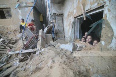 Neuf Palestiniens ont été tués à la suite d'un bombardement sioniste contre un camion humanitaire à Deir al-Balah