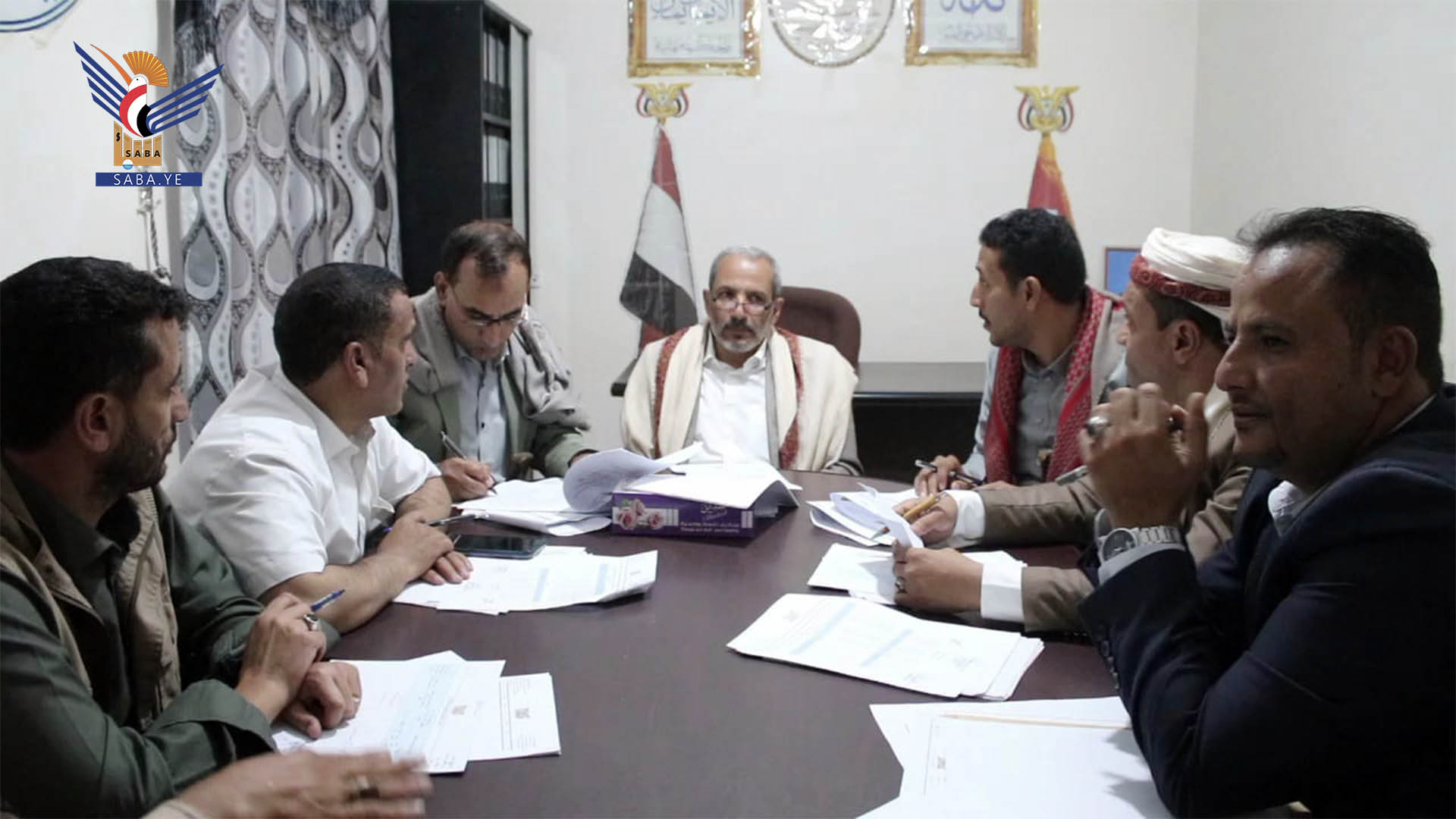 Discussion des tâches et des activités de l'unité exécutive pour l'établissement, l'entretien et le développement des routes à Al-Dhale'a