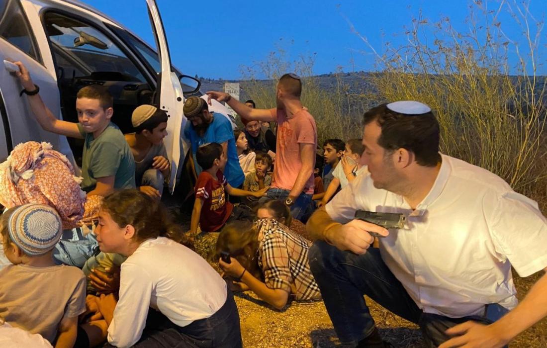 Verletzung eines zionistischer Siedler bei einem Schussangriff in der Nähe des Kontrollpunkts „Hawara“ in Nablus