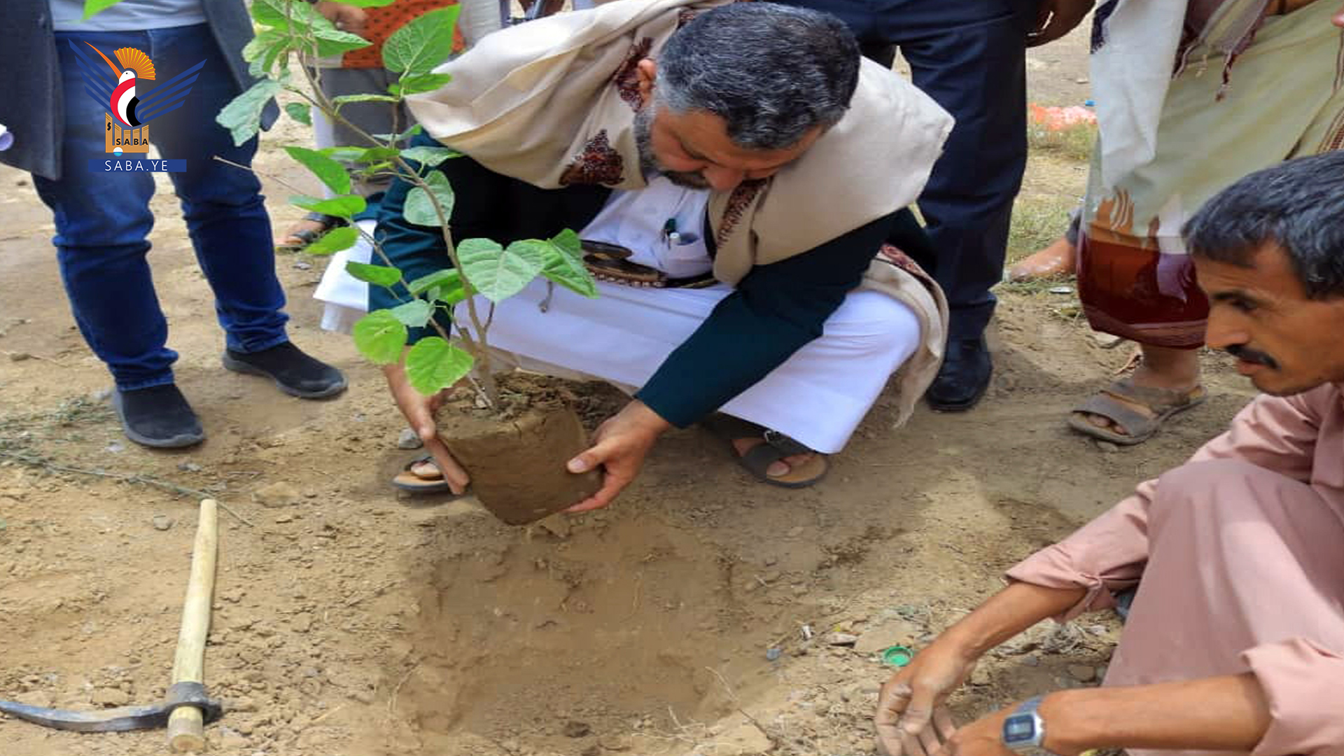 Le Ministre de la Jeunesse ouvre la culture de 150 plants au Club Balqis