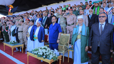 Le Président Al-Mashat assiste au défilé militaire solennel à l'occasion du neuvième anniversaire de la Révolution glorieuse du 21 septembre