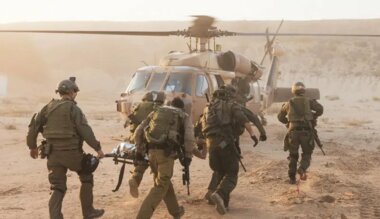 Four Zionist soldiers injured near Lebanese borders