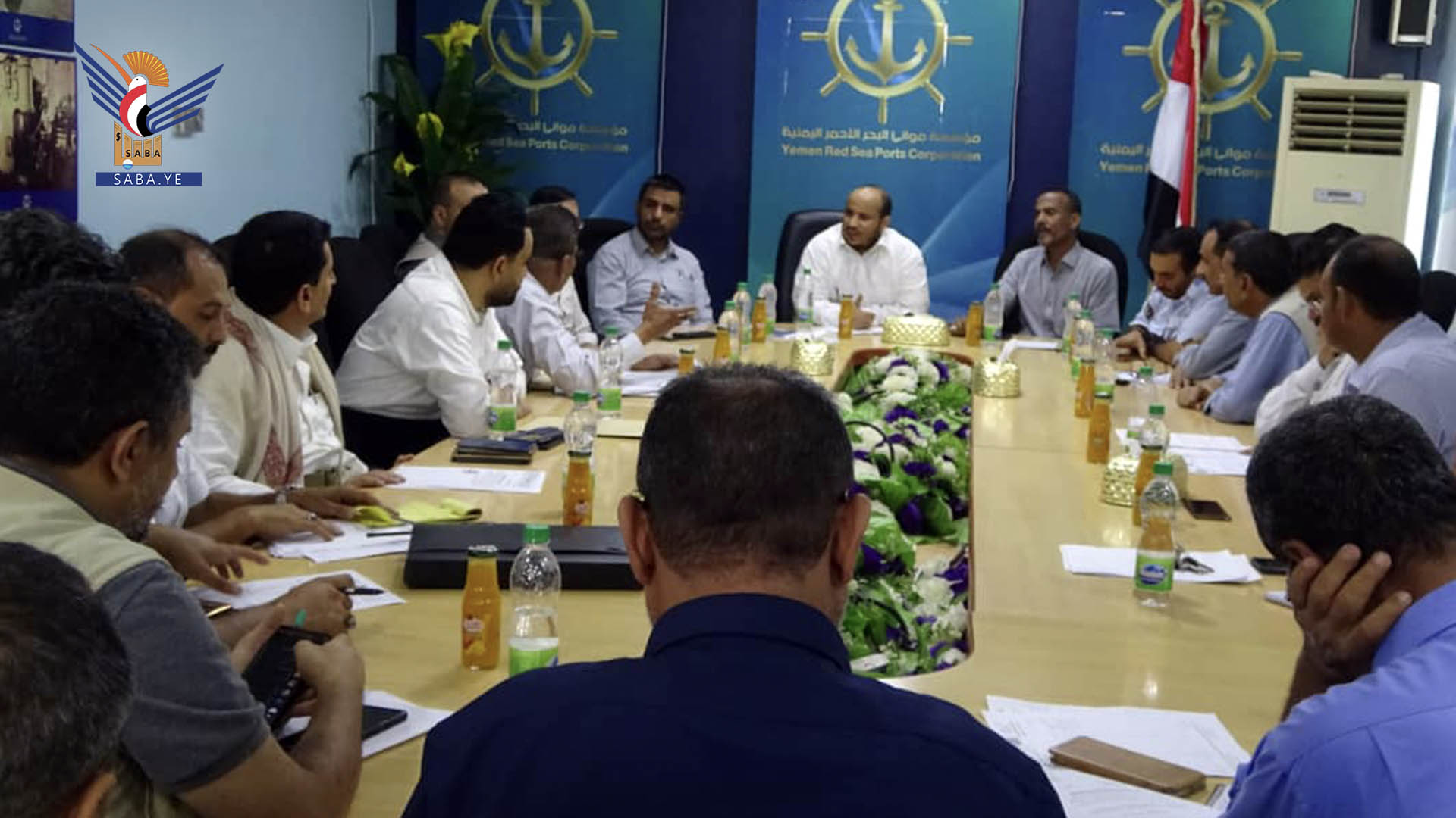 Discusión de mecanismos de coordinación entre el Ministerio de Industria y la Corporación Yemeníta de Puertos del Mar Rojo