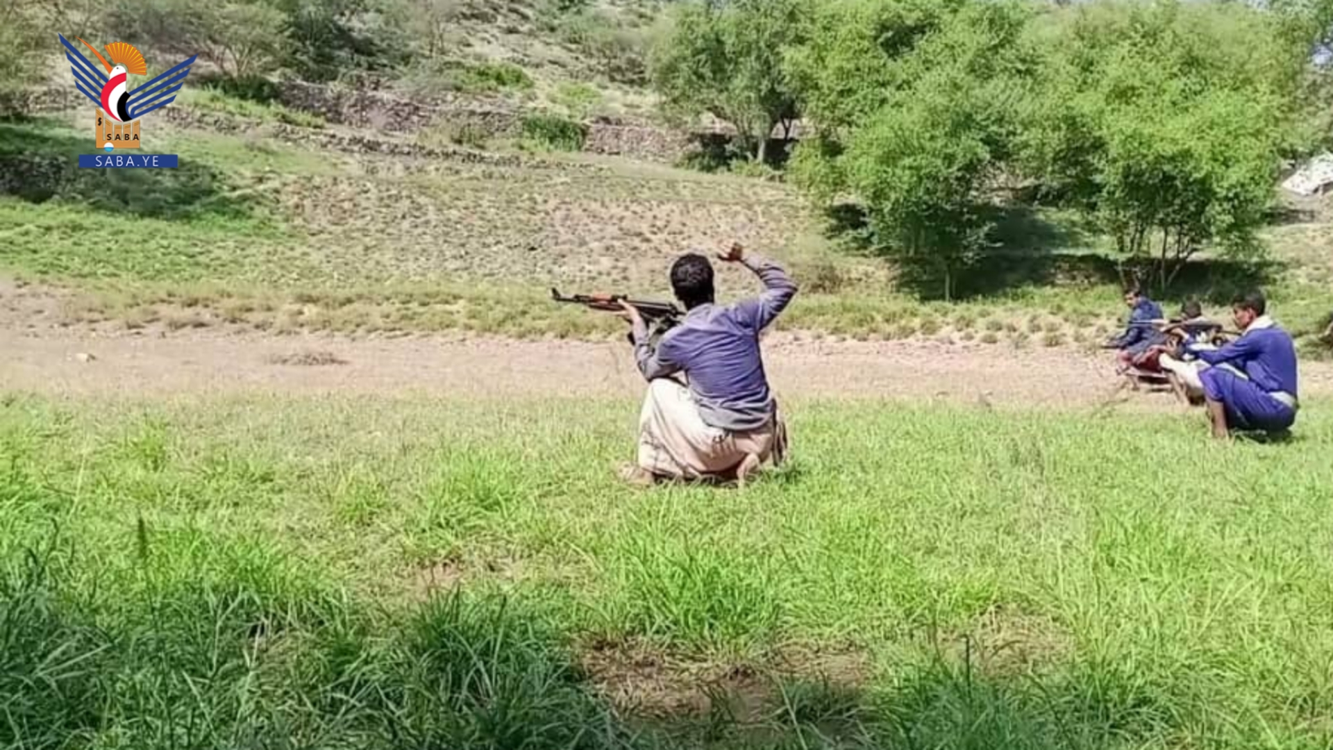 حجة .. مناورة لخريجي دفعة من ملتحقي الدورات العسكرية في ريف المحافظة