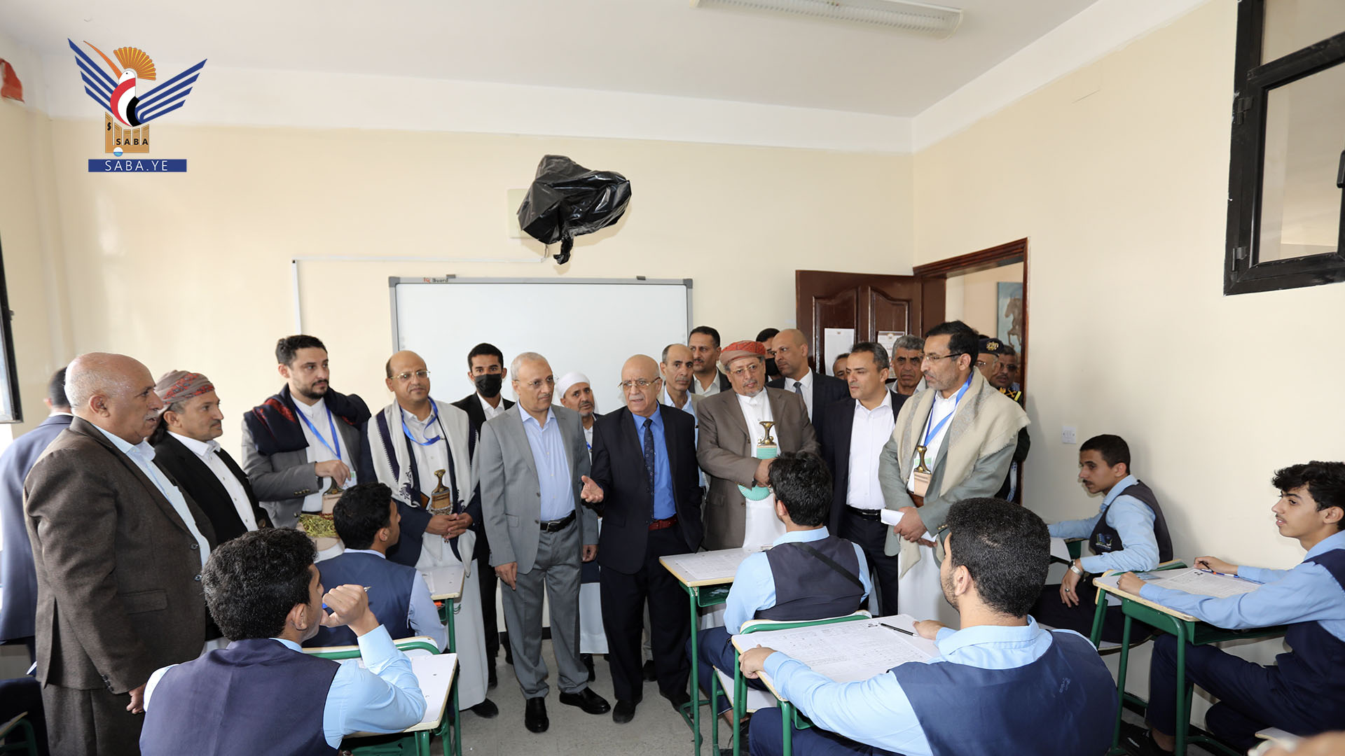 Das oberste politische Mitglied Al-Rahwi eröffnet die High-School-Prüfungen im Sekretariat der Hauptstadt und des Gouvernements