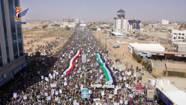 Mass march in Saada under slogan “With Gaza”