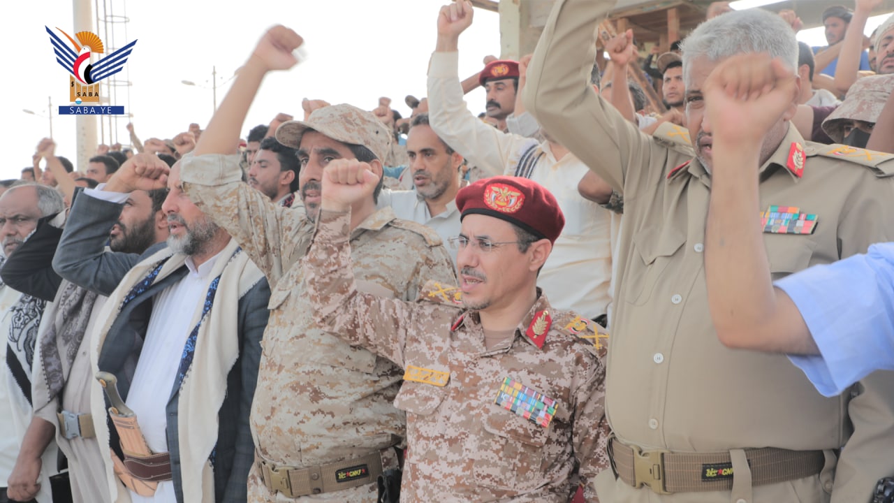 Militärparade für die Absolventen des Militärworkshops der Unterstützungs- und Unterstützungsbrigaden in Hodeidah