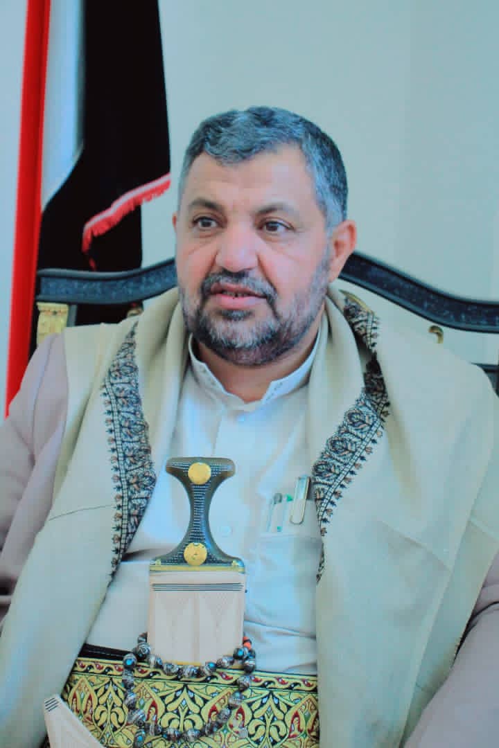 وزير الشباب يهنئ قائد الثورة ورئيس المجلس السياسي بحلول رمضان