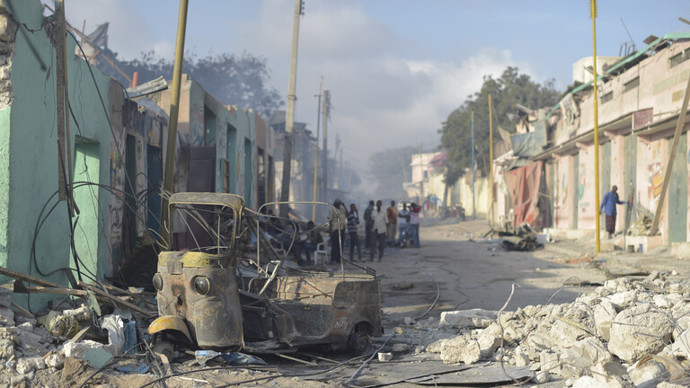 الصومال.. مصرع عشرة عمال في هجوم مسلح لحركة الشباب