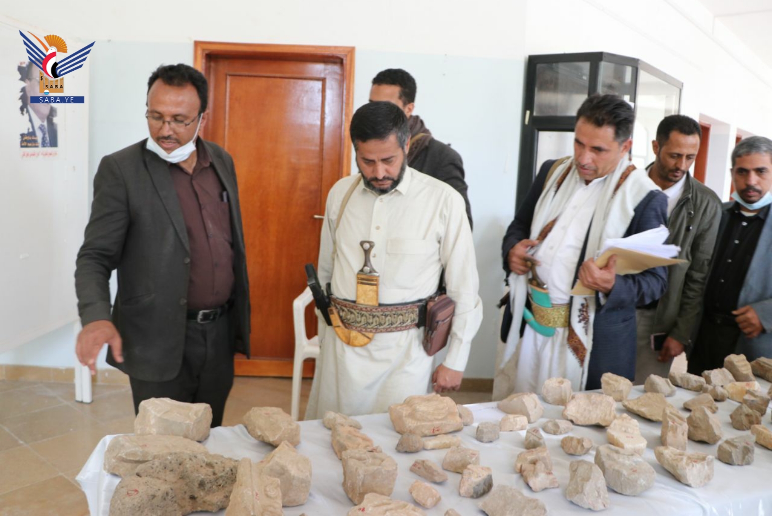 La branche de l'Autorité des antiquités de Dhamar reçoit 195 artefacts de citoyens d'Al-Hada
