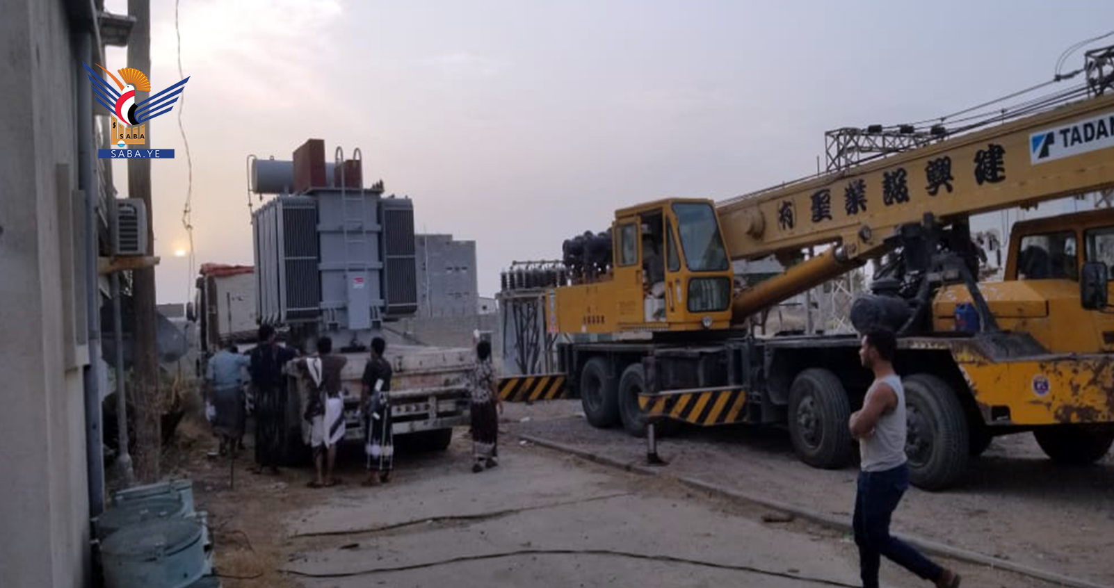 كهرباء الريف ترفد محطة تحويل كيلو 4 بالحديدة بمحطة تحويل جديدة كهرباء الريف ترفد محطة تحويل كيلو 4 بالحديدة بمحطة تحويل جديدة