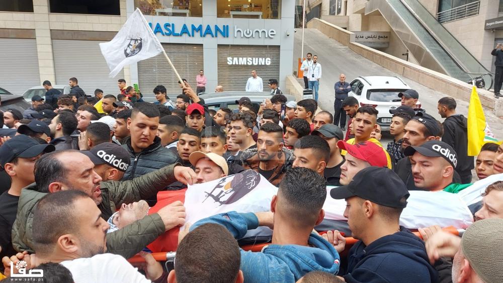 جماهير فلسطينية تشيع جثماني شهيدي نابلس جماهير فلسطينية تشيع جثماني شهيدي نابلس