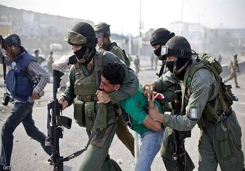 Zionistischer Feind stürmt eine Reihe von Städten im Westjordanland Zionistischer Feind stürmt eine Reihe von Städten im Westjordanland