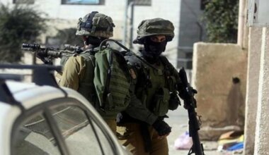 Enemy forces arrest 21 Palestinians in Occupied West Bank 
