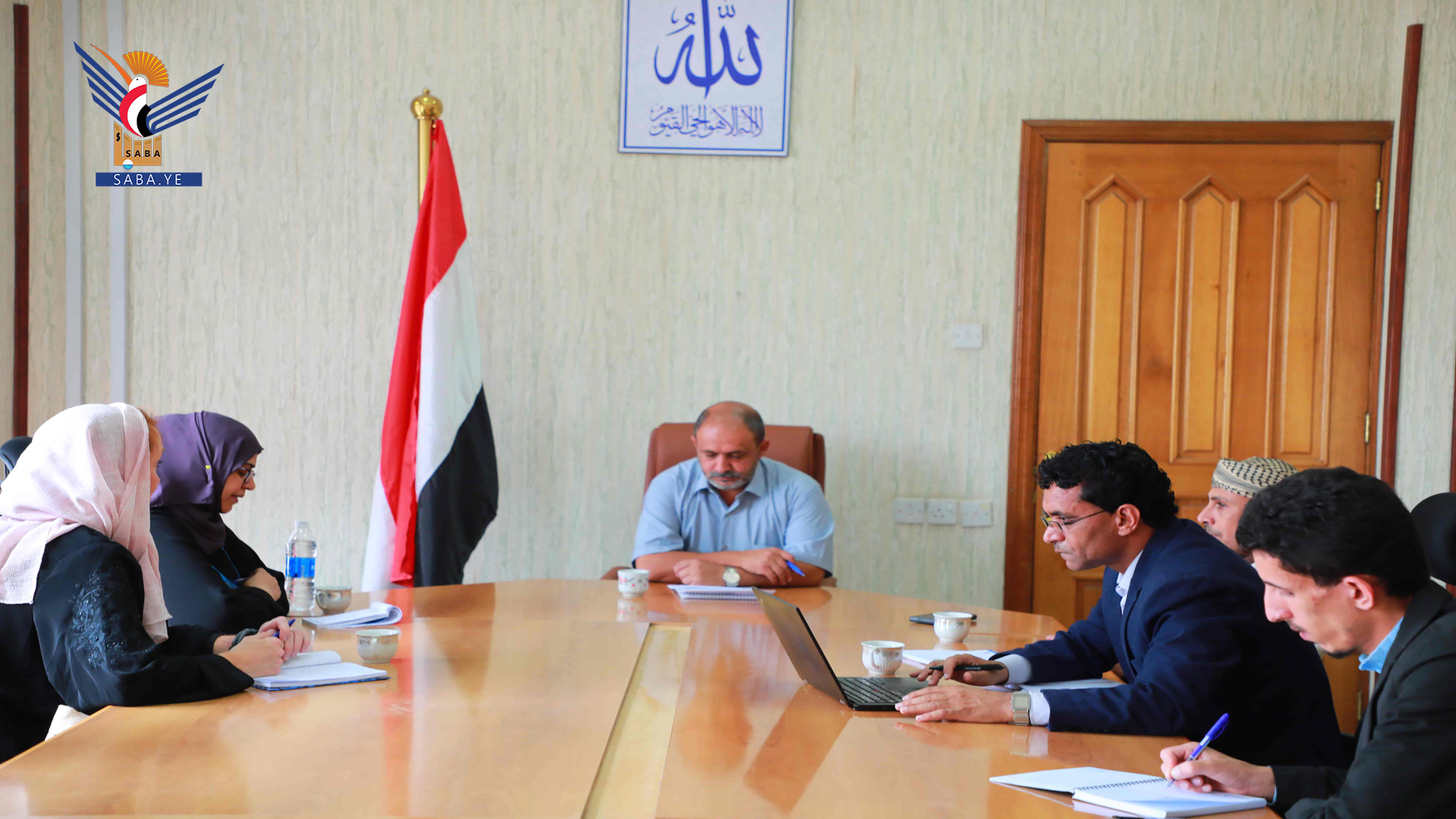   Al-Hamali s'entretient avec le coordinateur humanitaire de la coopération néerlandaise sur les domaines humanitaire et du développement