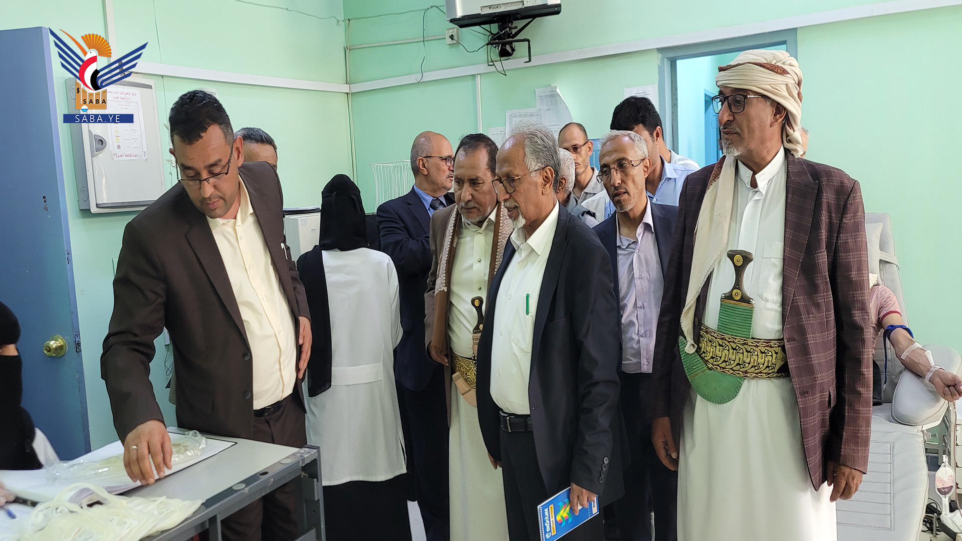 Komiteen von Gesundheit und Rechte für im Shura-Rat besuchen das Nationale Zentrum für Bluttransfusionen