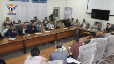 Meeting discusses production development plans at Amran Cement Factory