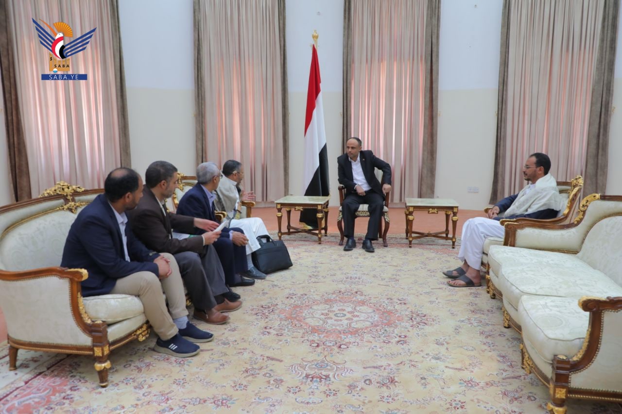  Le président Al-Mashat rencontre le président de l'université de Saada