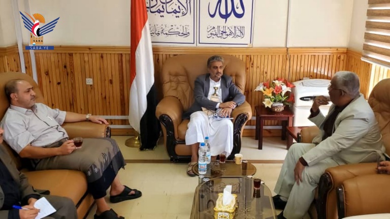 نائب رئيس الوزراء المداني يلتقي وزير الشؤون الاجتماعية