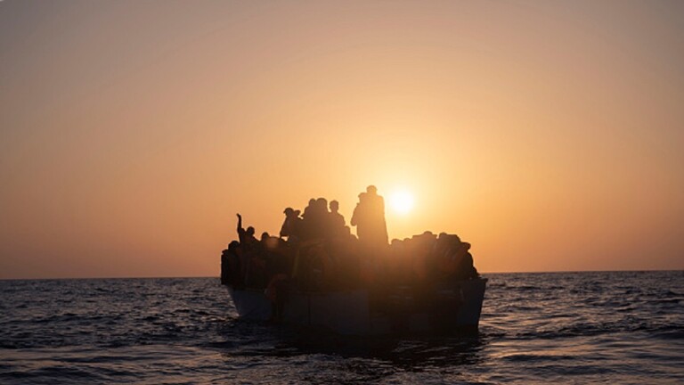 مصرع ستة مهاجرين طردتهم اليونان إلى المياه التركية