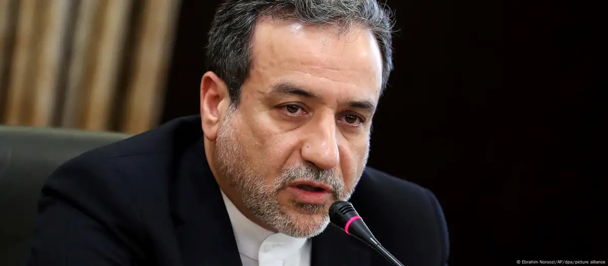 وزير الخارجية الإيراني يزور سلطنة عمان وزير الخارجية الإيراني يزور سلطنة عمان