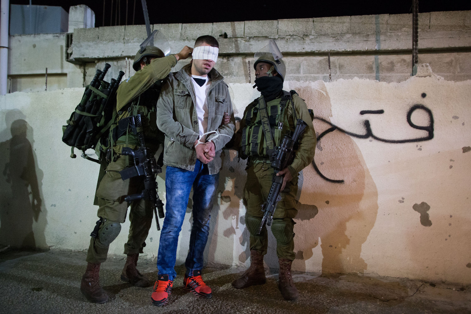 El enemigo sionista lanza una campaña de redadas y detenciones en Cisjordania en medio de enfrentamientos y enfrentamientos El enemigo sionista lanza una campaña de redadas y detenciones en Cisjordania en medio de enfrentamientos y enfrentamientos